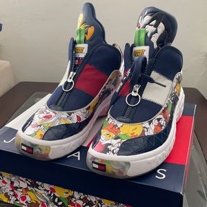 Tommy Hilfiger high-top looney tunes™️ sneakers.